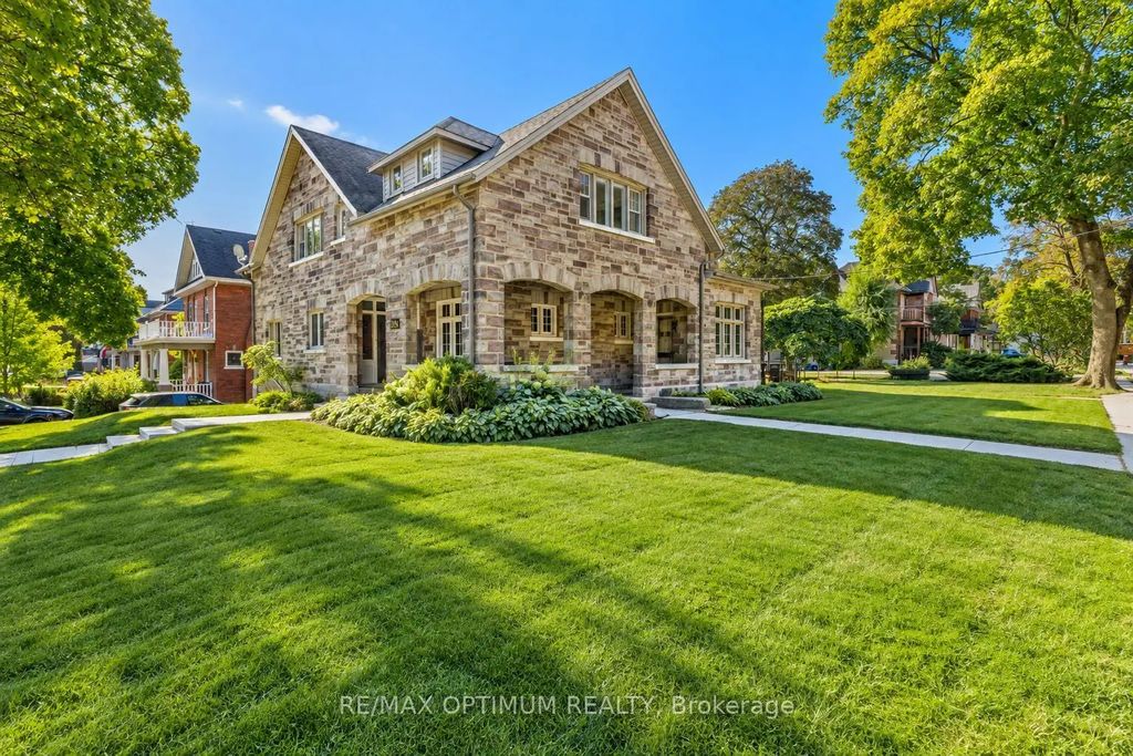 916 Queenston Road, Cambridge