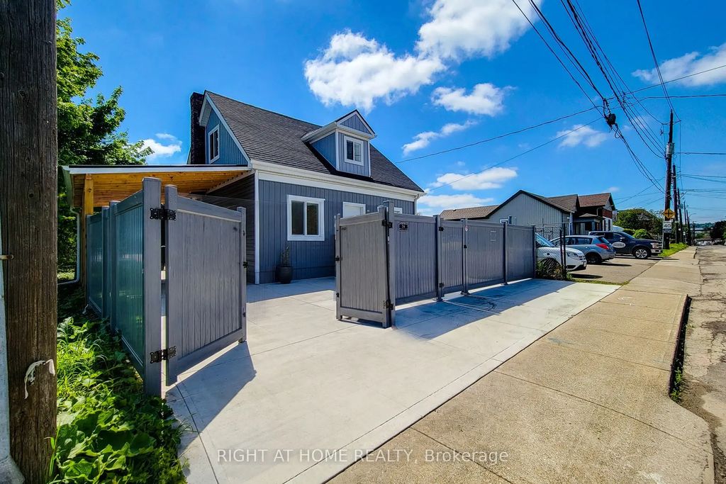 78 Hillyard Street E, Hamilton