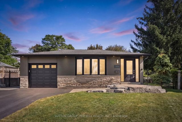 1233 Michael Crescent, Cambridge