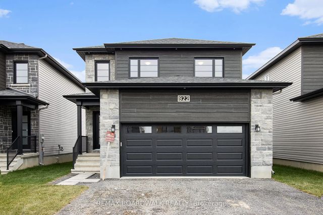 1194 Montblanc Crescent, Russell