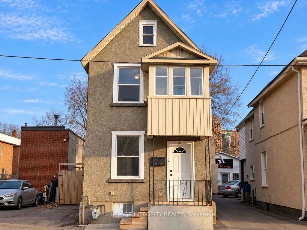 920 Gladstone Avenue, West Centre Town