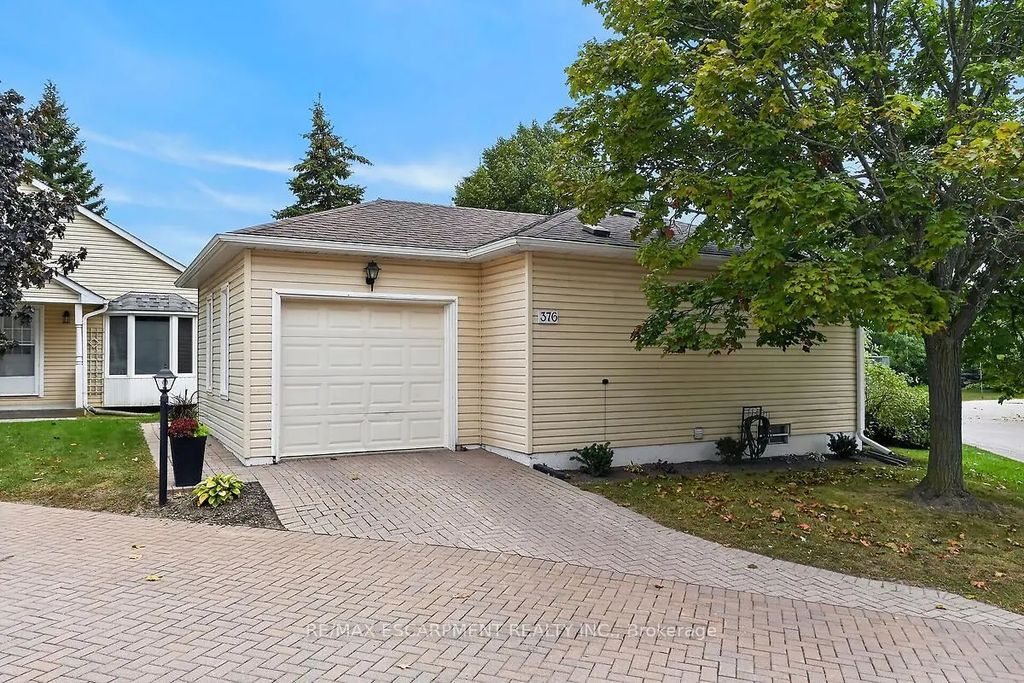 376 Silverbirch Boulevard, Hamilton