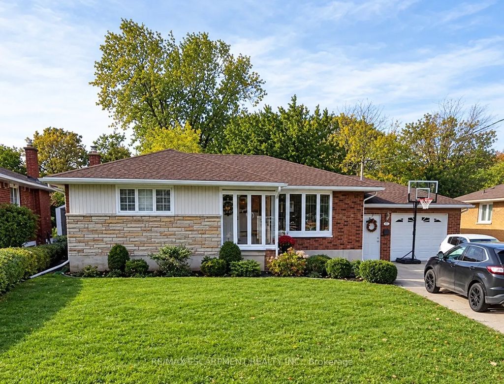 23 Woodsview Avenue W, Grimsby