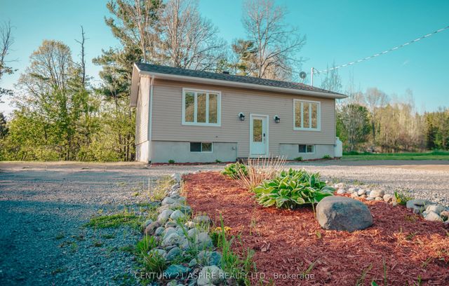84 Sandy Beach Road, Laurentian Valley