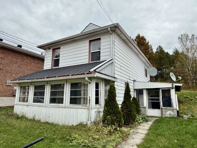 104 Ontario Street, Burk's Falls