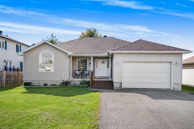 40 Lori Lane, North Dundas