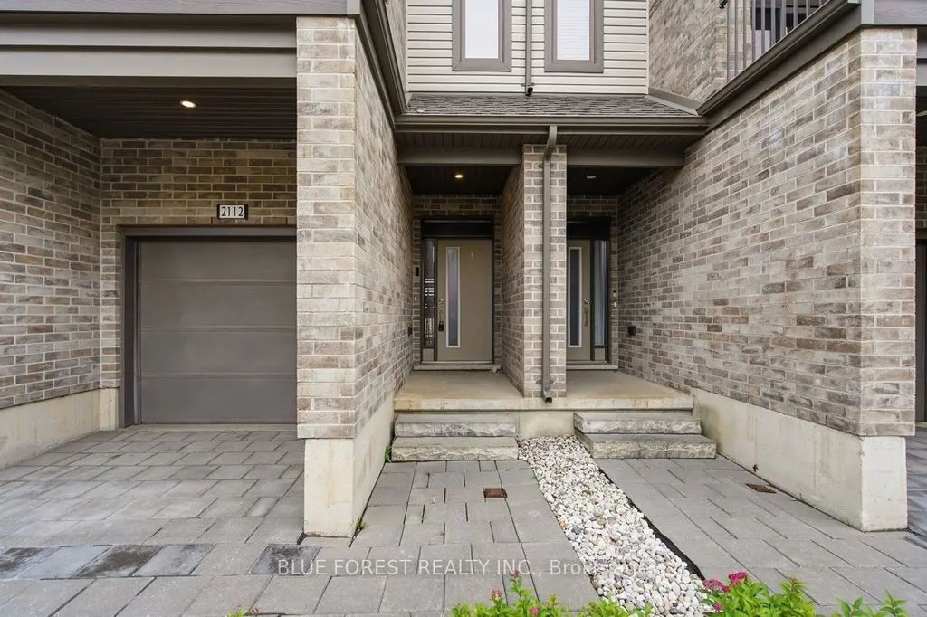 2112 Meadowgate Boulevard, London South