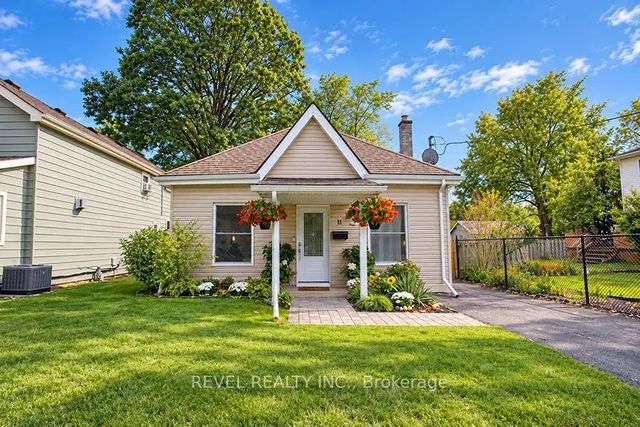11 Stirton Avenue, Brantford