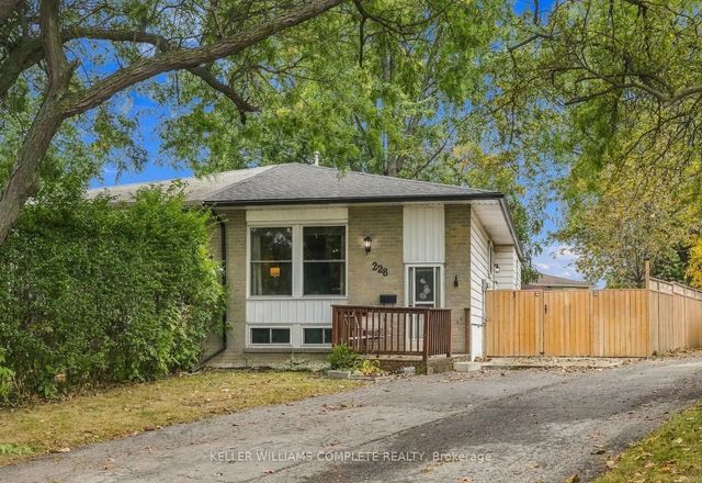 228 Golden Orchard Drive, Hamilton