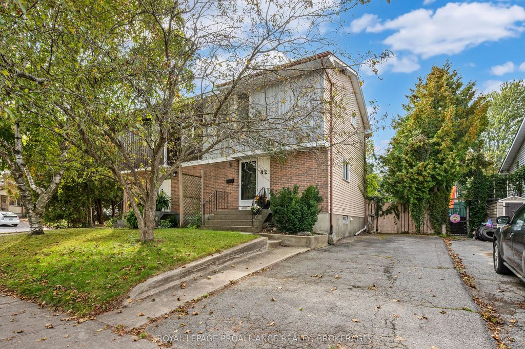42 Wycliffe Crescent, Kingston