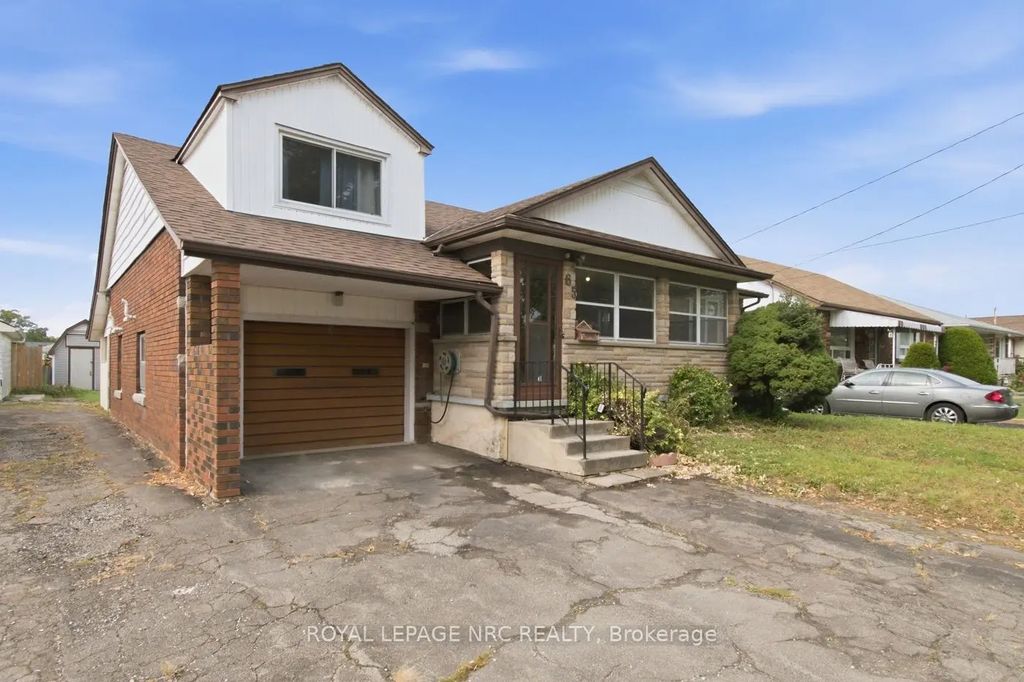 65 Golden Boulevard W, Welland