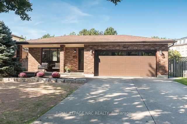 7979 Oakridge Drive, Niagara Falls