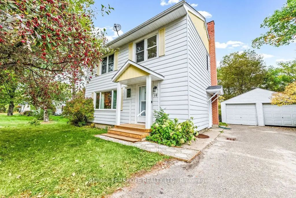 10 Laurier Avenue, Deep River