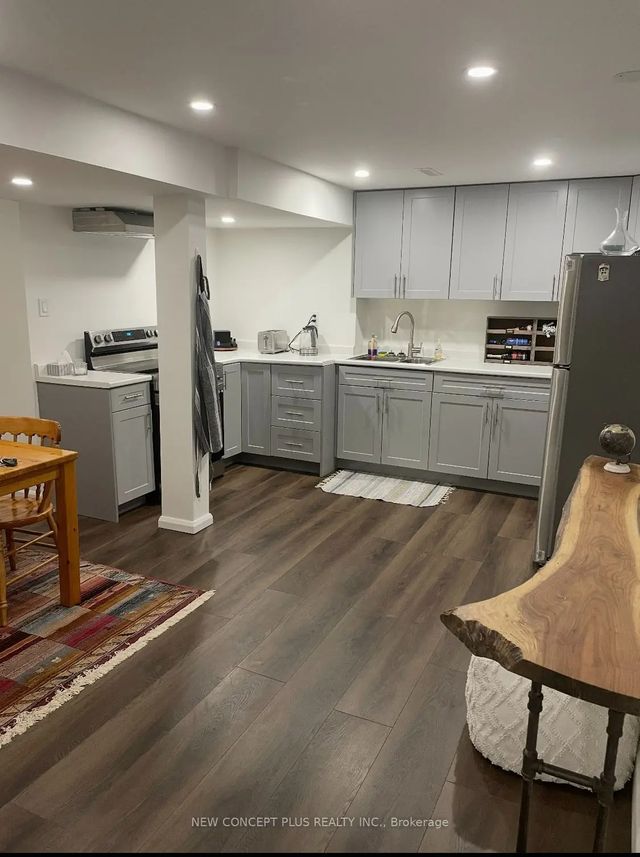 41 Royaledge Way Basement, Hamilton