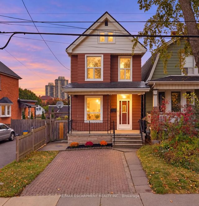 109 Macaulay Street E, Hamilton