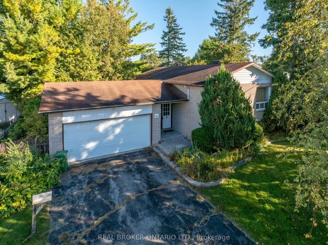 16 Gold Crescent, Russell