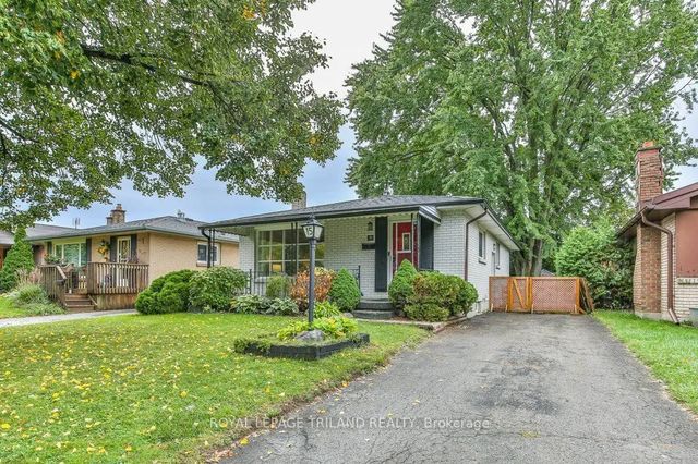 15 Talavera Crescent, London East