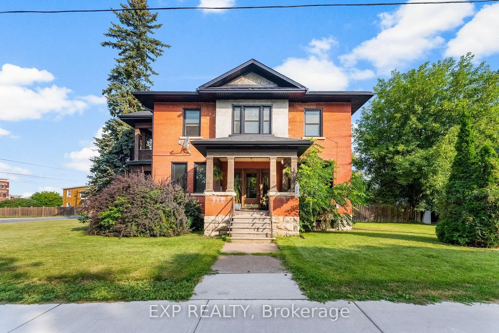 48 Hall Avenue E, Renfrew