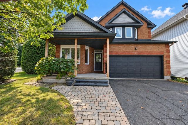 8 Colindale Avenue, Barrhaven