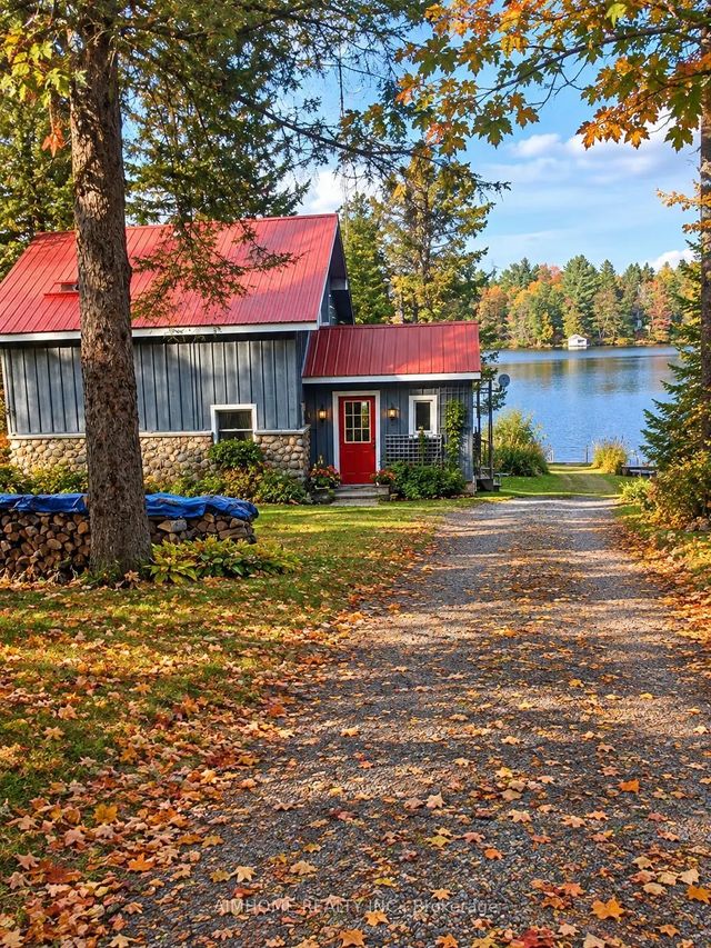 18 Ahmic Lake Road, Magnetawan