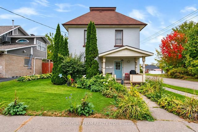 256 Maple Avenue, Pembroke