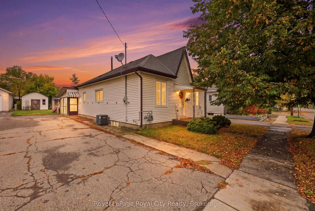 22 Hill Avenue, Brantford