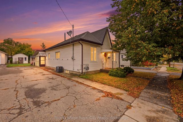 22 Hill Avenue, Brantford