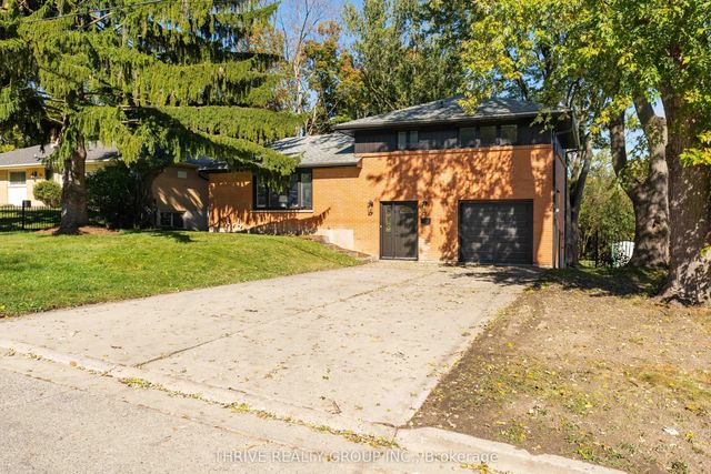 139 Deer Park Circle, London North