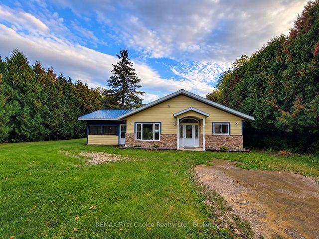 702 River Avenue E, Rainy River
