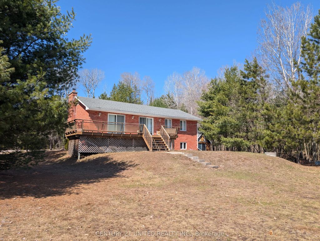 1012 Papineau Lake Road, Hastings Highlands