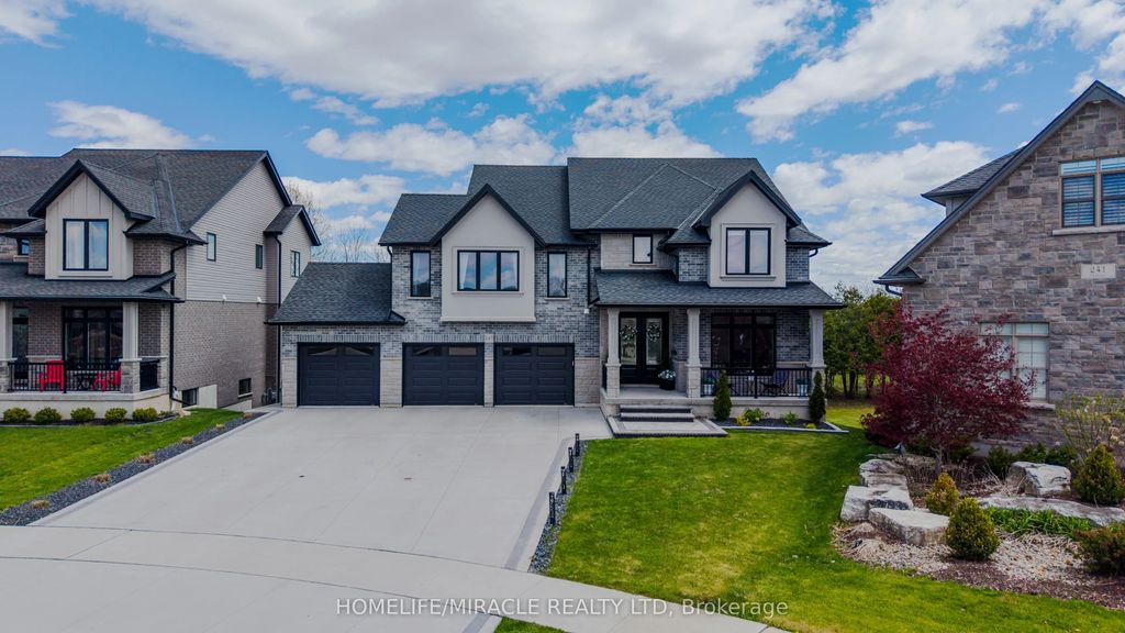 245 Tamarack Boulevard, Woodstock