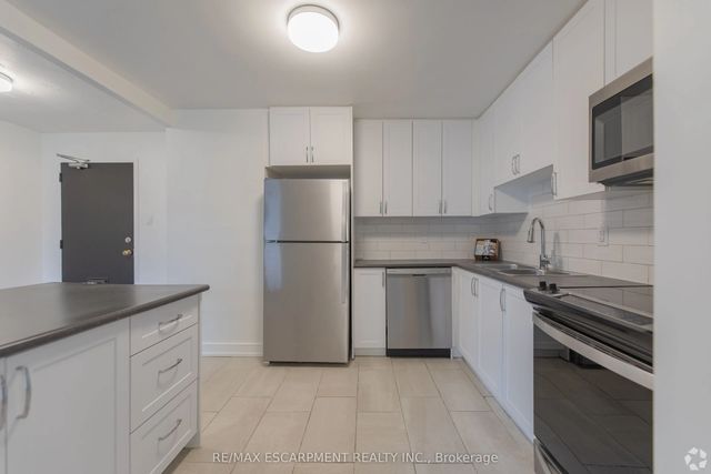 285 Erb Street W 809, Waterloo