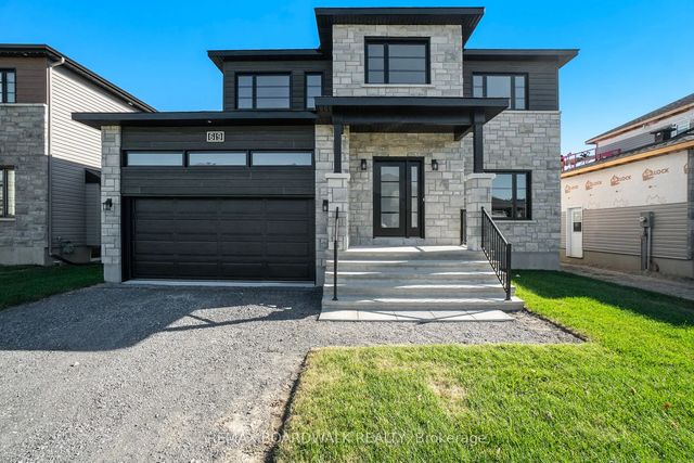 619 Geneva Crescent, Russell