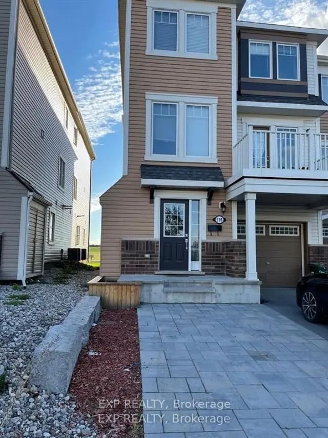 916 Fameflower Street, Barrhaven