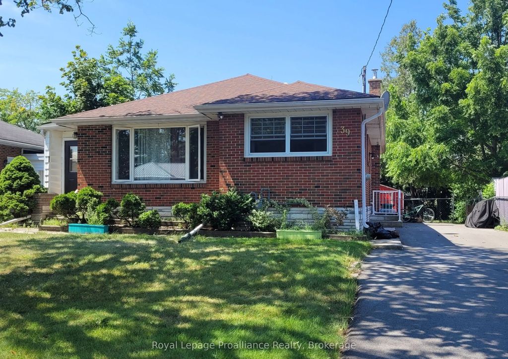 39 Smith Crescent, Belleville