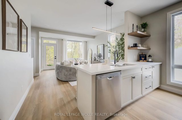 210 Heritage Drive Unit 15 (the Grove), Kitchener