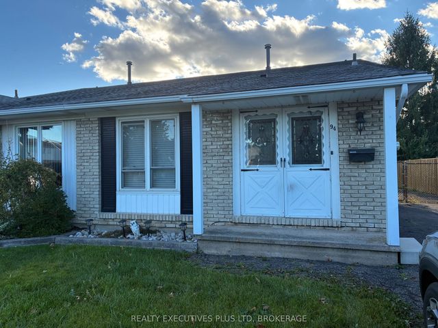 94 Carriage Road, St. Catharines