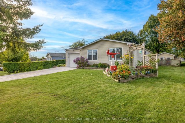 921 Lincoln Drive, Woodstock