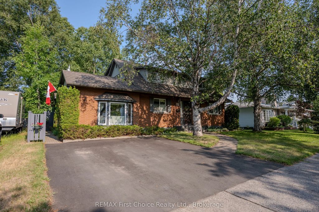 160 Whalen Street, Thunder Bay