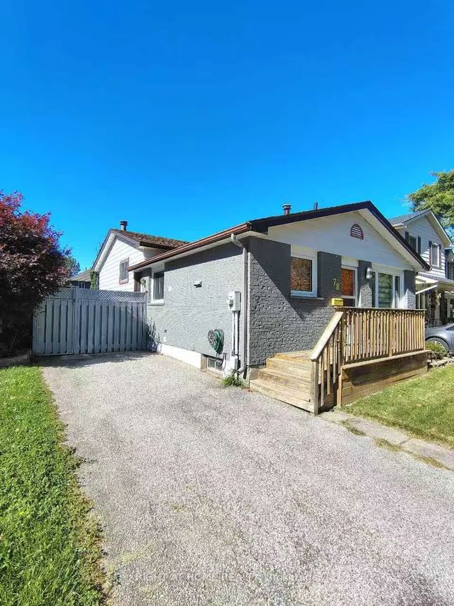 78 Olympic Crescent, London North