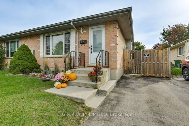 27 Carrie Crescent, St. Thomas