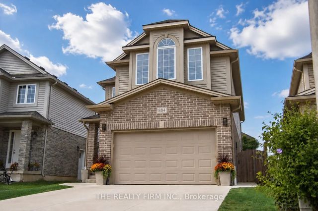 884 Reeves Avenue, London North