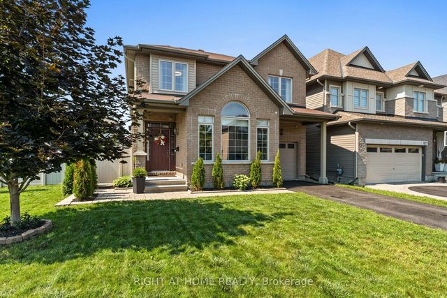 525 Peerless Street, Barrhaven