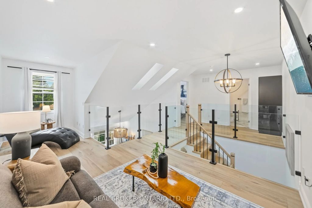 1085 Harrogate Drive 5, Hamilton