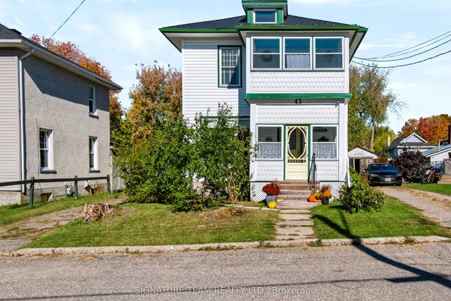 43 Bank Street S, Renfrew