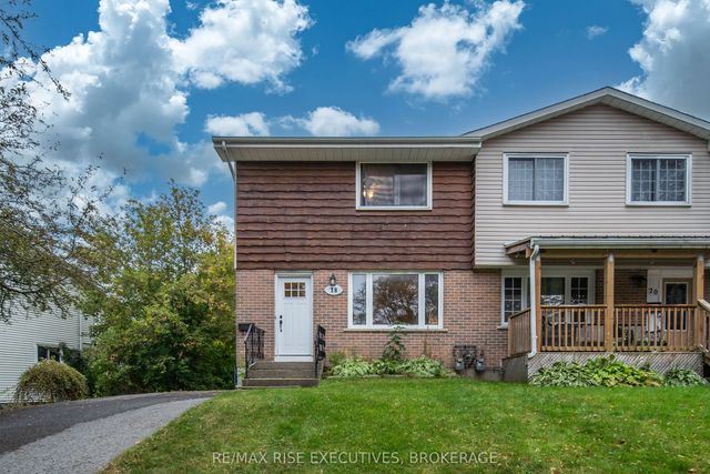 18 Carriage Court Avenue, Kingston