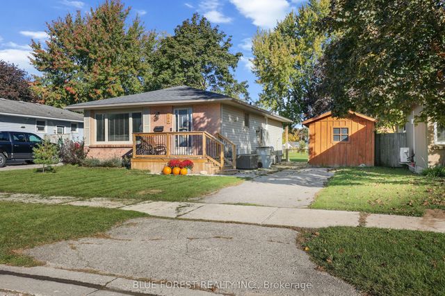 106 Harold Ct Court, Lucan Biddulph