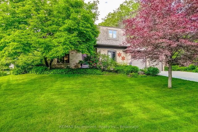 215 Briar Hill Crescent, Hamilton
