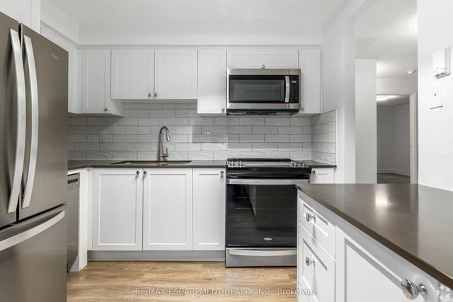 565 Belmont Avenue W 0033, Kitchener