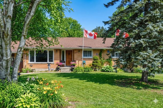 292 Wellington Street, North Huron
